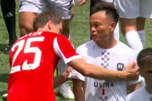 赛后想与穆勒交换球衣被拒？周通回应：你听见我们说啥了？图片